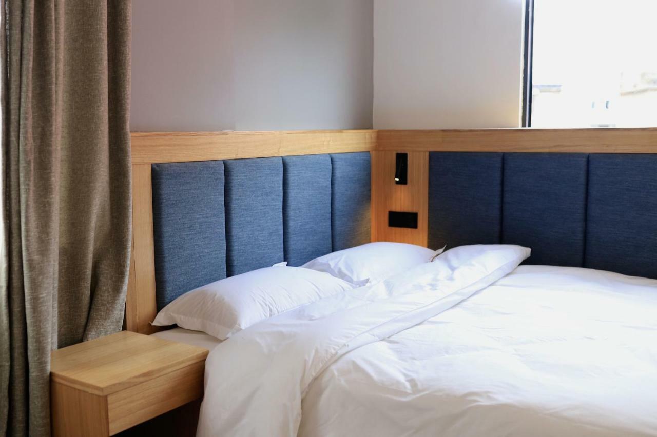Travel Light Inn Guilin Exterior photo