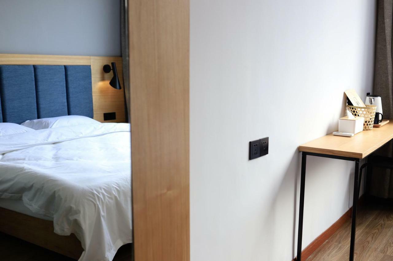 Travel Light Inn Guilin Exterior photo